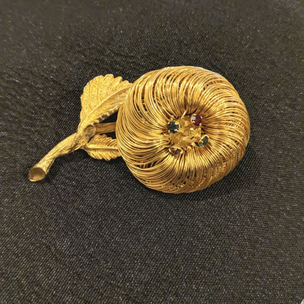 Vintage 1950s Gold Tone Wound Wire Flower Brooch with Rhinestone Center